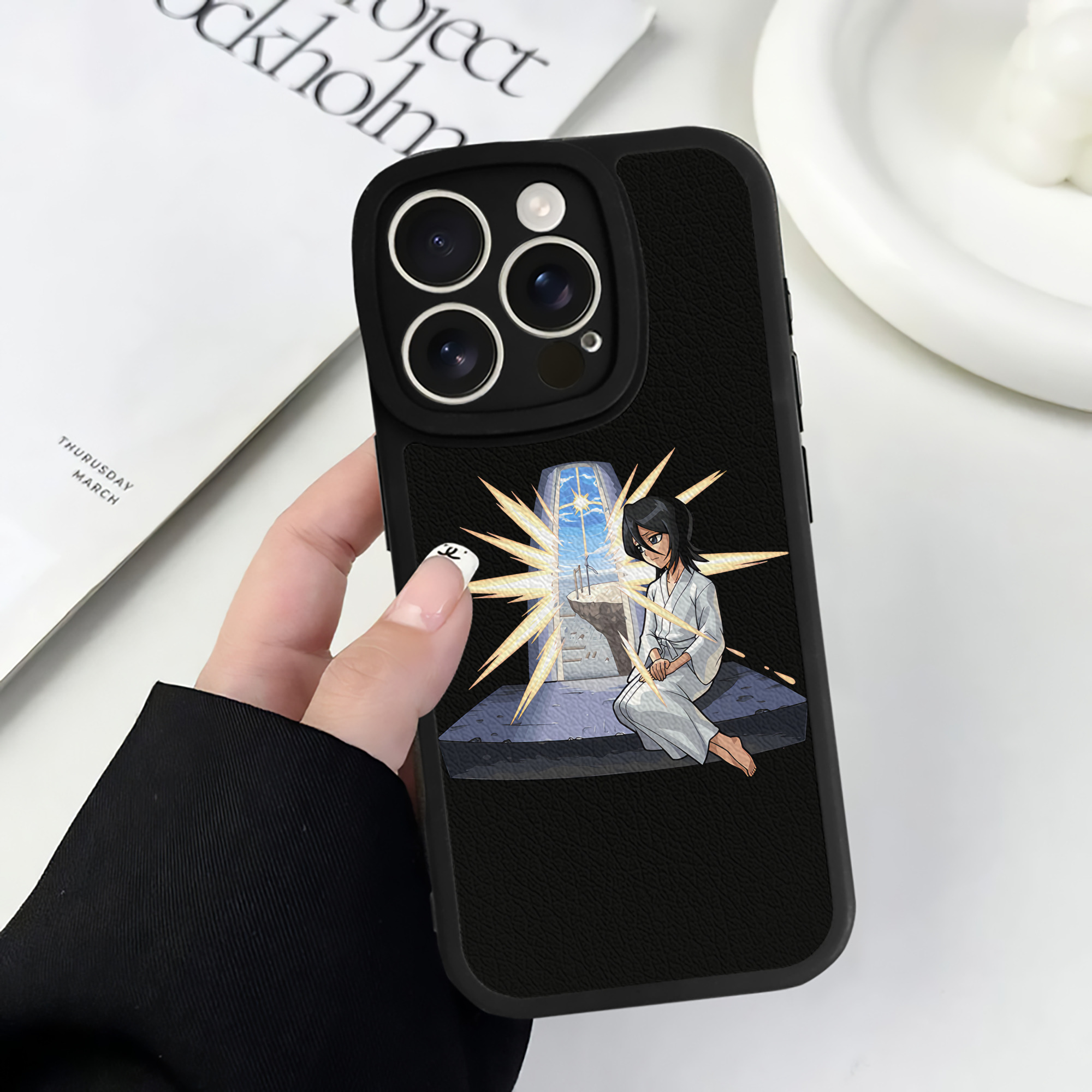 （画像用） ブリーチ 朽木ルキア BLEACH Kuchiki Rukia 【iPhone 16シリーズ対応】シリコンスマホケース（レザー調） 材質：シリコン